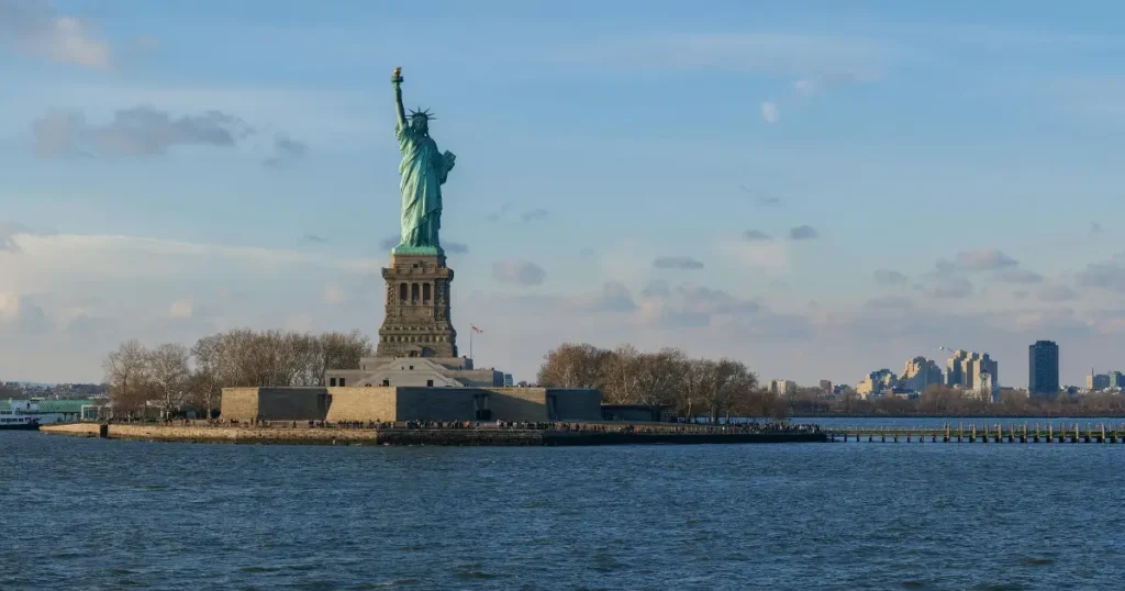 best places to travel in december in usa